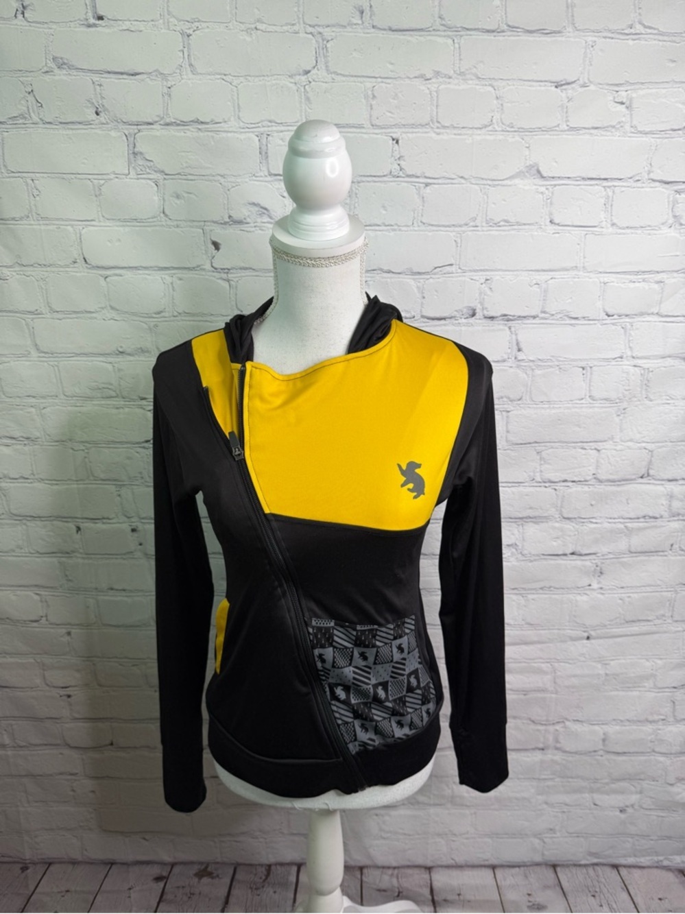 UNIVERSAL STUDIOS Harry Potter Hufflepuff Asymmetrical Jacket Small